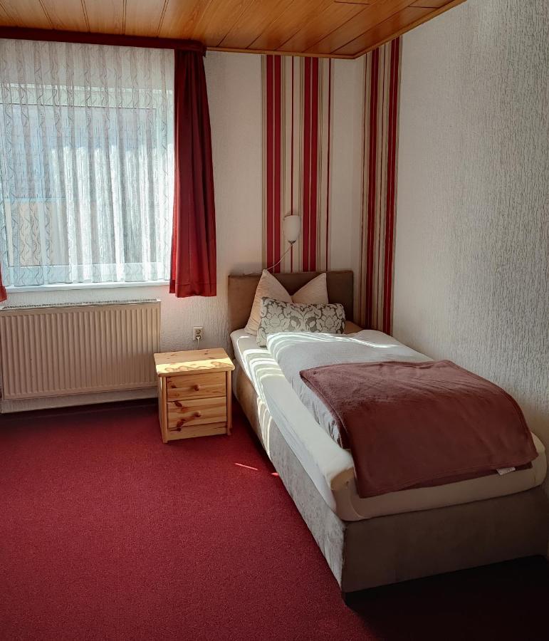 ארפורט Hotel Und Restaurant Hohenzollern מראה חיצוני תמונה
